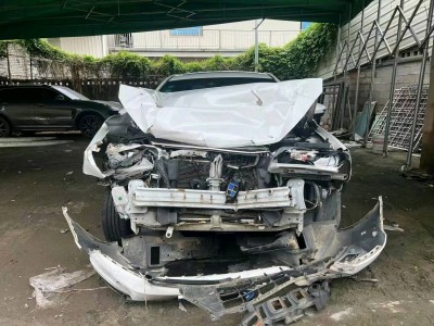 福州市事故车19年吉利帝豪事故车1.5自动档-现停放于福建厦门市