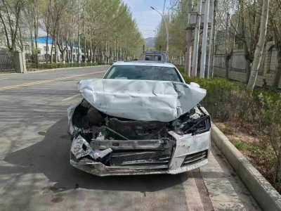 西宁市事故车18年奥迪A4事故车2.0自动档-现停放于青海西宁市